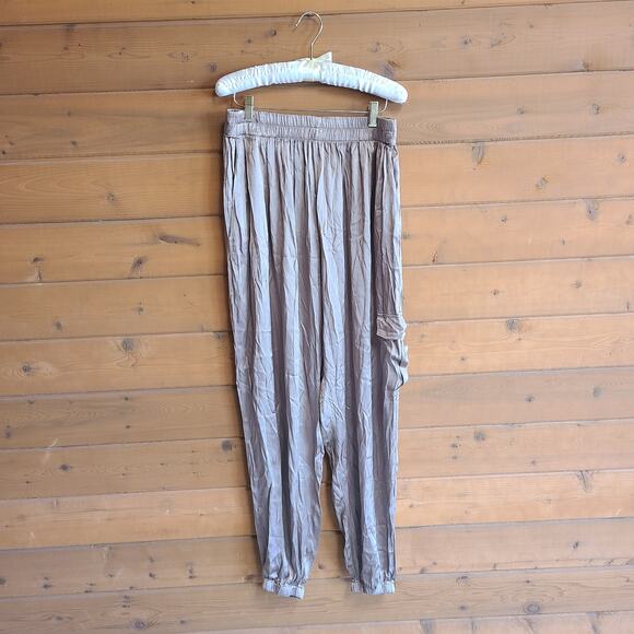 Anthropologie Tina + Jo Taupe Satin Cargo Jogger High Rise NWT Large Pull On - Picture 2 of 8